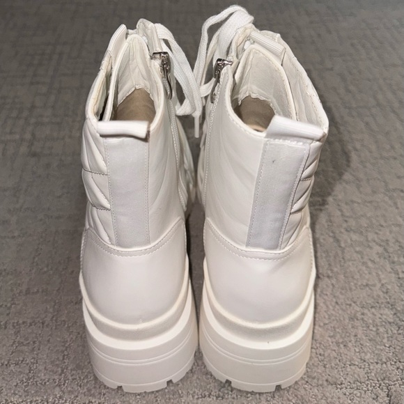 Fashion Nova White Oh You Heart Quilted Combat Boots - Size 7 - Picture 5 of 7